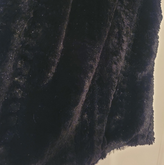 Girl's Black Faux Fur Vest Fuzzy & Soft Small 6-6x Open Vest Lapels Faded Glory. - Picture 7 of 11